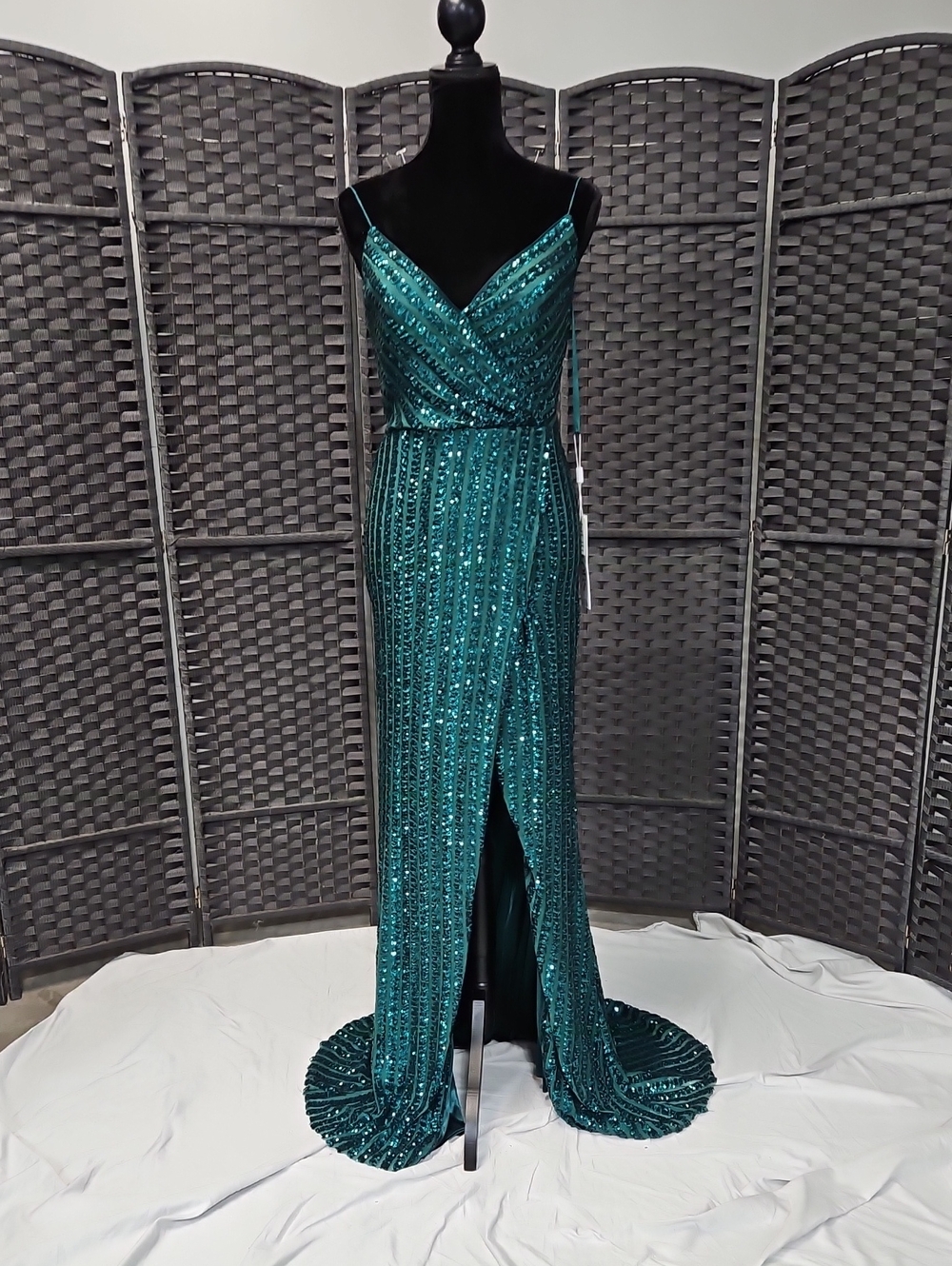 Size 6 emerald green thins strap sequin/mesh sheath gown w/ "wrap" skirt NWT